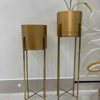 گلدون با پایه گل طلایی رنگ ثابت