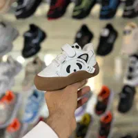 فروشنده خانوم بالای ۱۸ سال اقا زیر ۱۸ سال