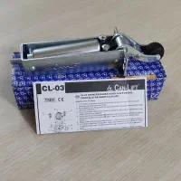 دیکتاتور درب آسانسور