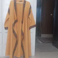 تعدادی مانتو وروسری وشال