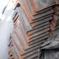 اهن ۱۶شاخه وچند کیلو سیم جوش و نبشی ۴۰عدد هست|مصالح و تجهیزات ساختمان|مشهد, رسالت|دیوار