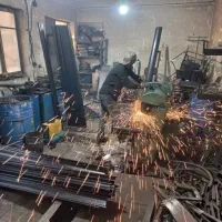 آهنگری حفاظ جوشکاری نرده حفاظ درب قفسه انباری