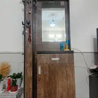 یک عدد جا کفشی اینه دار و میز تلویزیون هردو 3 تومن