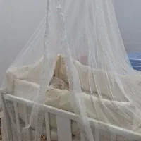گهواره کنار مادر