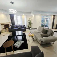 220-متر-شمال-کاخ-نیاوران-3-خواب-غرق-نور-تراس-خوب