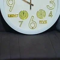 ساعت دیواری و تابلو