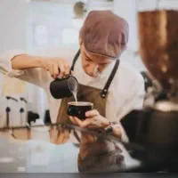 باریستا و کمک باریستا