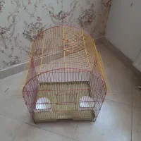 قفس پرنده به همراه ظرف آب و غذآ
