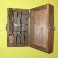پک کامل مهر چوبی حروف انگلیسی و اعداد ۷۰ تایی نو