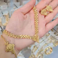 سرویس و النگوهای بسیار خوش قیمت و مشابه طلا|بدلیجات|اصفهان, کوی امام|دیوار