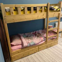 تخت دو طبقه چوبی