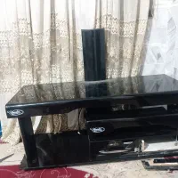 میز تلویزیون شیشه‌ای