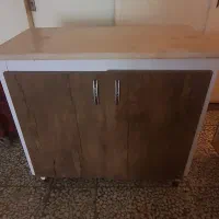 کابینت در دار دو طبقه با روی سنگ