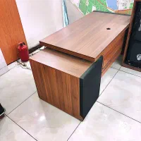 میز مدیریت با اندازه متوسط.|مبلمان اداری|تهران, دریاچه شهدای خلیج فارس|دیوار
