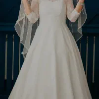 لباس عروس اروپایی همراه با تور و ژپون سه فنره.