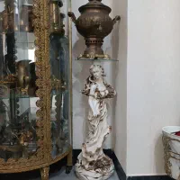 مجسمه ومیز