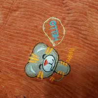 تعدادی لباس و کفش بچگانه|کفش و لباس بچه|بومهن, |دیوار