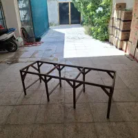 میز چوبی ۳ عدد . به عنوان پایه گل و قفسه