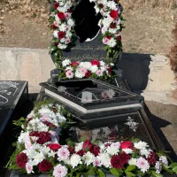 گل آرایی سنگ‌ مزار