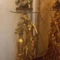 میز و تلفن در حد نو به فروش میرسد