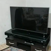 میز تلویزیون شیشه ای و چوبی