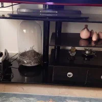 میز تلویزیون شیشه ای مشکی کاملا سالم