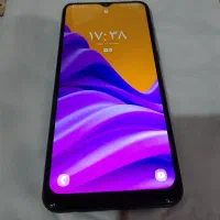 فروش گوشی بسیار نو بدون خط و خش بدون هنگی با کارتن