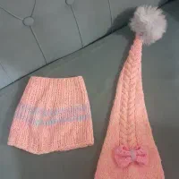 کلاه و شال گردن|لباس|ری, علایین|دیوار