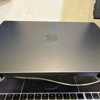 MacBook Pro M4 Max 2024