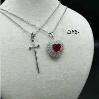 تعدادی گردنبند و گردنبند ست