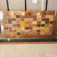 میزناهارخوری و تلویزیون قدیمی