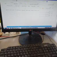 ۲ نفر منشی دفتر داری