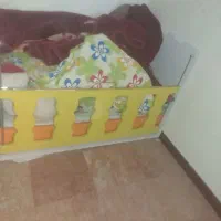 تخت وکمدبچه به همراه ۲عدد تشک نو