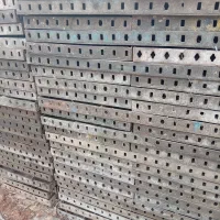 ابزار قالب بندی و دو عدد کانکس