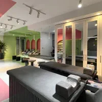 ناخنکار ،مژه کار و براشینگ کار با مشتری و با سابقه