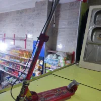 اسکوتر قرمز