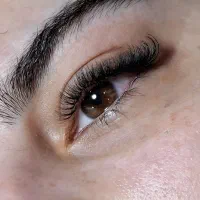 آموزش اکستنشن مژه وکاشت ولیفت و ناخن