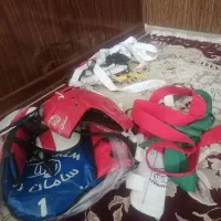 هوگو تکواندوبا کلاه و ساق پا و کمربند