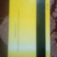 یک کیف جیبی با کارت بانکی