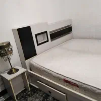تخت دو نفره بهمراه کمد آرایشی