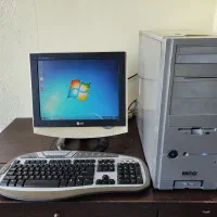 کامپیوتر ۲هسته رم ۳ ddr2 هارد ۱۶۰ گرافیک ۵۱۲