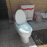 توالت فرنگی وکمد و روشویی