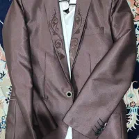 کت و شلوار و پیران سایز 44 . رنگ قهوه ای بادمجونی