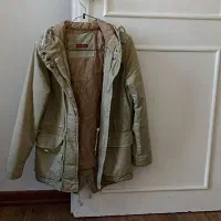 کاپشن|لباس|مشهد, دانشجو|دیوار