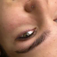 اکستنشن تخصصی مژه  ظریف، تمیز و متناسب با فرم چشم