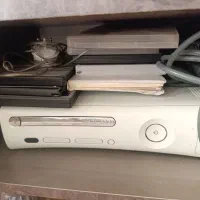 ایکس باکس 360لا دو دسته و کارتن و 100تا سی دی