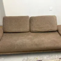 یک عدد مبل تخت خواب شو