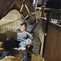 کار در باشگاه اسب سواری