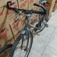 دوچرخه|دوچرخه، اسکیت، اسکوتر|میانه, |دیوار