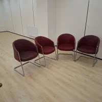 تعدادی صندلی انتظار  در حد نو